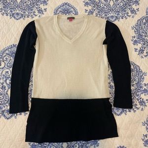 Vince Camuto Tunic color block sweater